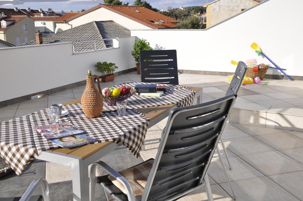 Apartments Crobeg Раб Екстериор снимка